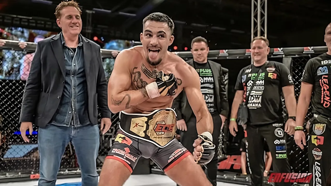 Thian de Vries collects another belt. 