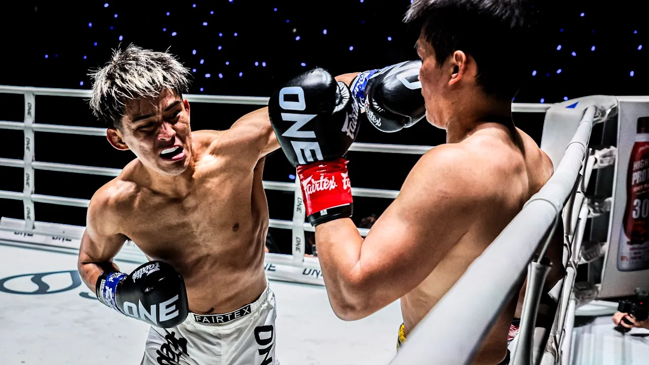 Yuki Yoza lands a left straight.